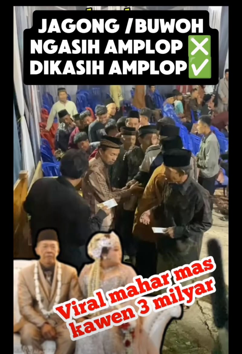 Momen tamu undangan di pernikahan Mbah Tarman dan sila diberi amplop (TikTok).